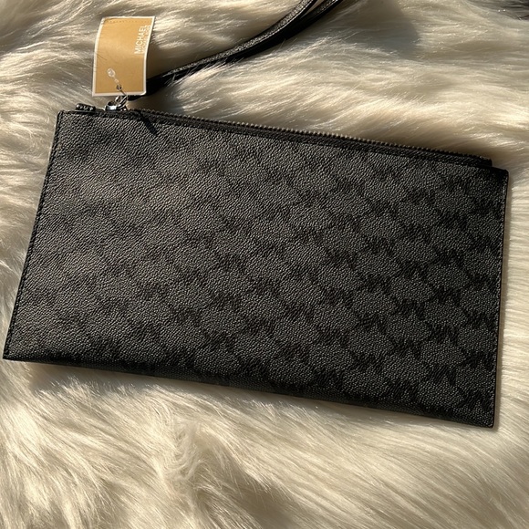 Michael Kors | Wristlet - Picture 6 of 6